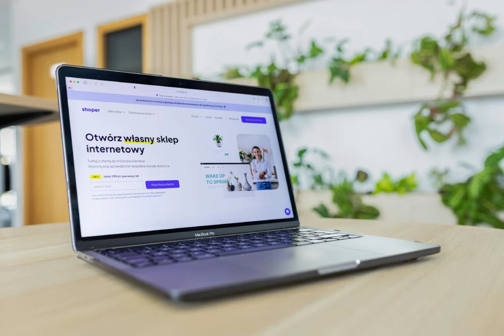 لابتوب يعمل